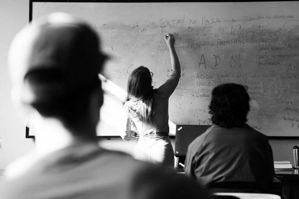 Foto de Eduard Perez no Pexels: https://www.pexels.com/pt-br/foto/palestra-universitaria-em-buenos-aires-37831198/